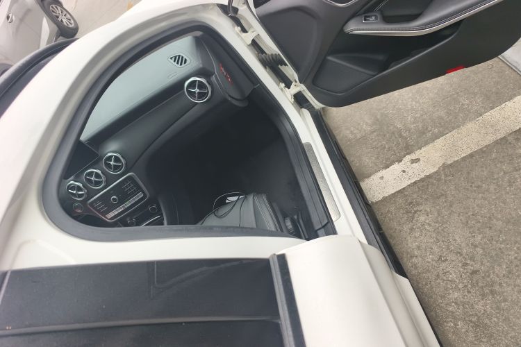 奔驰GLA 2018款 GLA 220 4MATIC 运动型局部细节9005