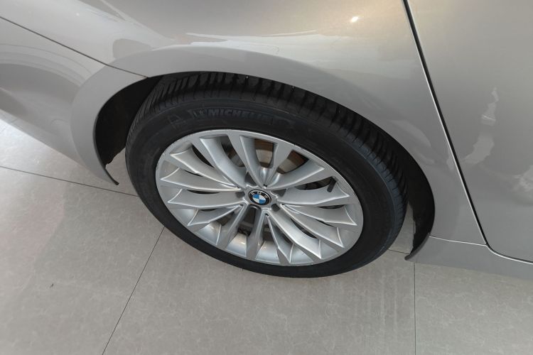 宝马5系 2018款 530Li 领先型 豪华套装车身外观6008