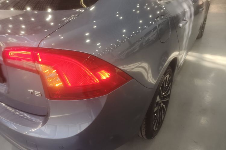 沃尔沃S60 2019款 S60L T5 智远版车身外观6006