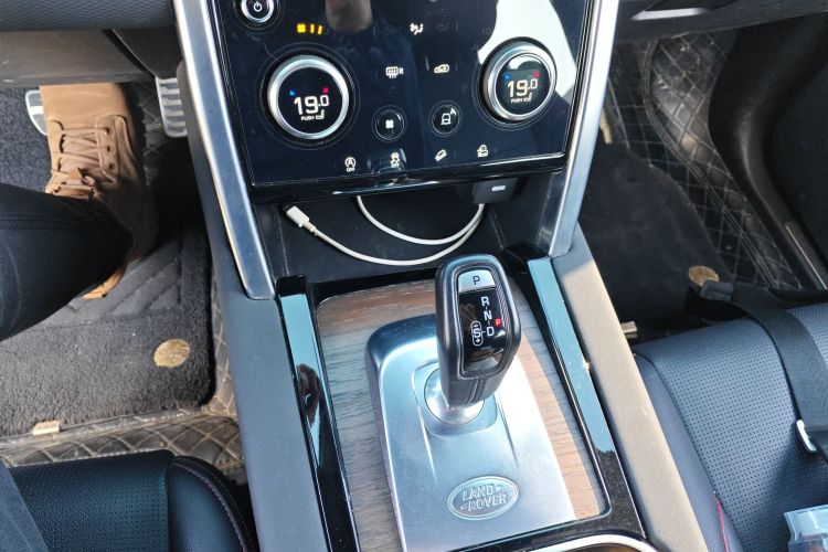 路虎 发现运动版 2022款 249PS R-Dynamic S 性能版 5座中控内饰18