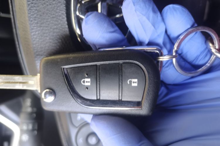 丰田 卡罗拉锐放 2023款 2.0L 先锋版中控内饰11