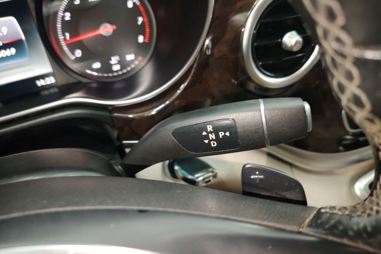 奔驰V级 2016款 V 260 L 尊贵加长版中控内饰18