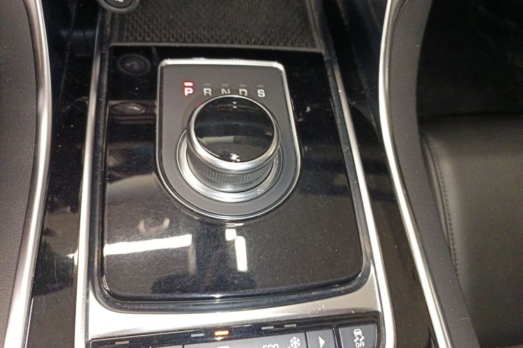 捷豹XFL 2020款 XFL 2.0T P200 两驱精英版局部细节18