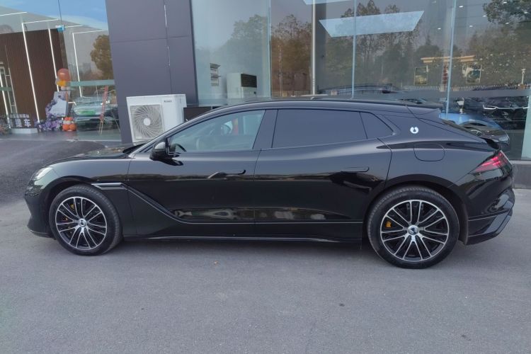 腾势Z9GT 2024款 1100四驱Max版车身外观4