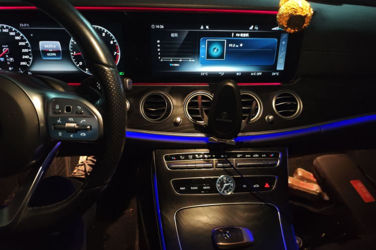 奔驰E级 2019款 E 300 L 运动豪华型中控内饰16