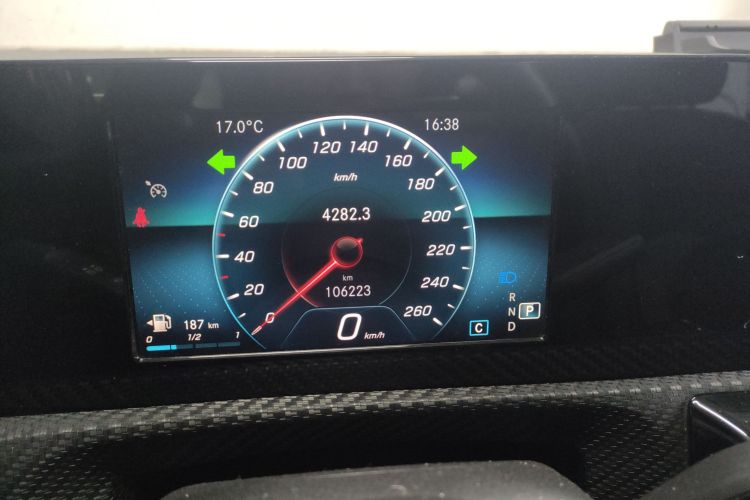 奔驰A级 2020款 A 180 L中控内饰14