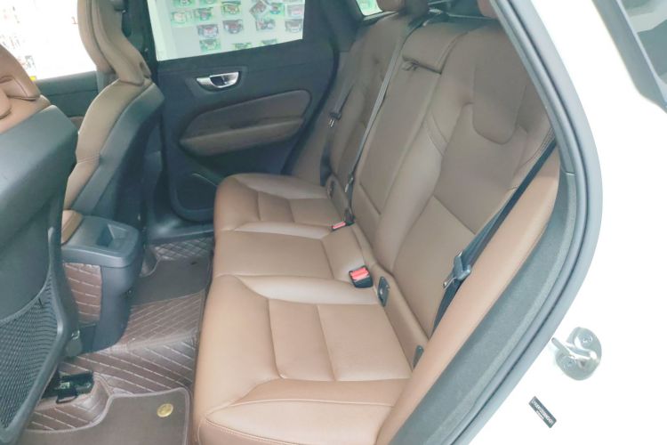 沃尔沃XC60 2025款 B5 四驱智逸豪华版中控内饰21