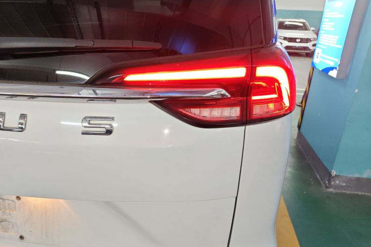 上汽大通MAXUS 大通G50 2019款 1.5T 首发款自动豪华版 6座车身外观9