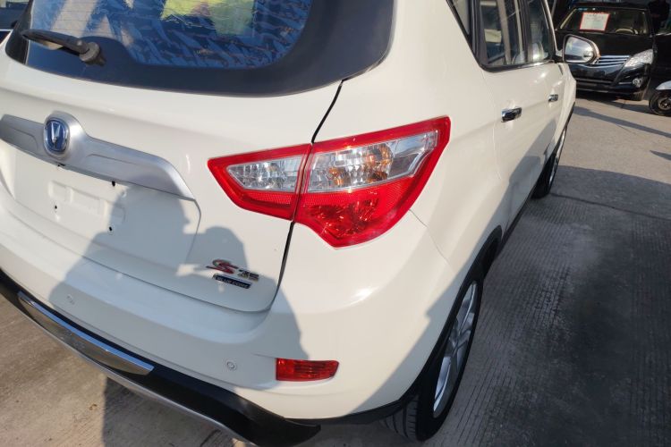 长安CS35 2014款 1.6L 自动豪华型 国IV车身外观9