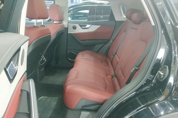 红旗HS5 2025款 2.0T 两驱旗享Pro版中控内饰7004