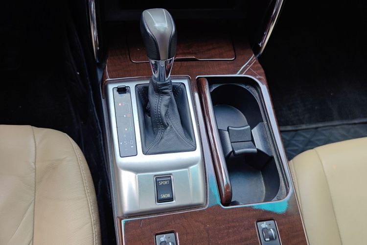 丰田 锐志 2013款 2.5V 尊锐版中控内饰18