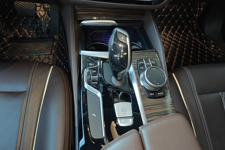 宝马5系 2018款 530Li 领先型 豪华套装局部细节18