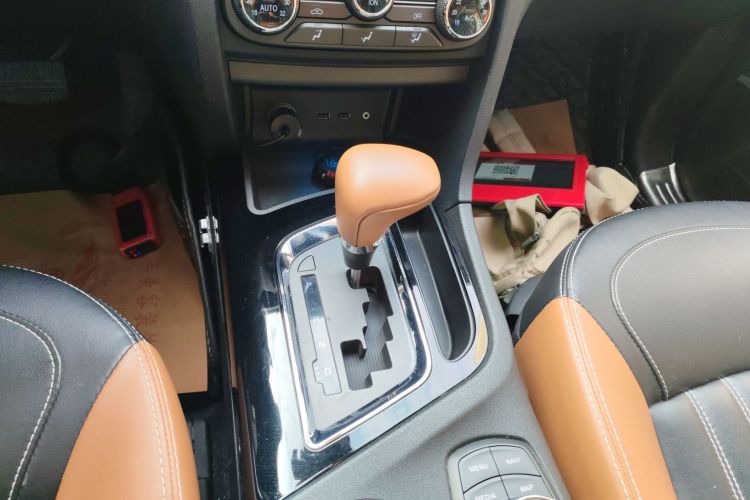 东南DX7 2018款 1.5T 自动豪华型中控内饰18