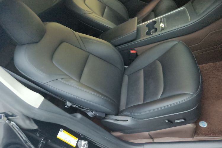 特斯拉 Model Y 2022款 后轮驱动版局部细节41