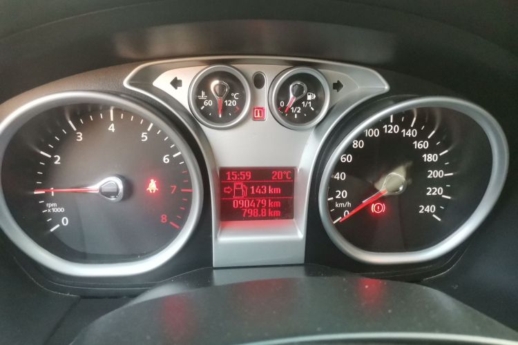 福特 福克斯 2013款 两厢经典 1.8L 手动基本型中控内饰14