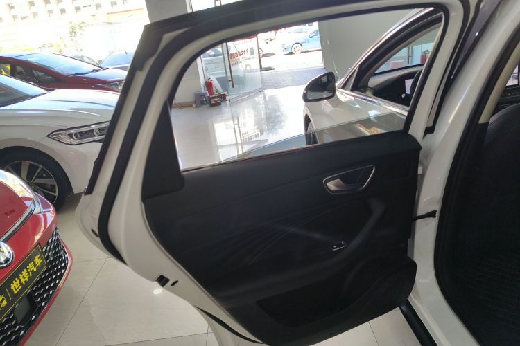 荣威D7 2023款 DMH 125km 超越版中控内饰49