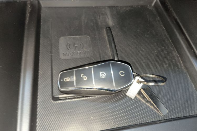 比亚迪 宋PLUS新能源 2025款 DM-i 智驾版 112KM 尊荣型中控内饰11