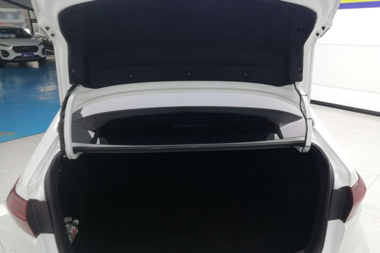 丰田 雷凌 2022款 双擎 1.8H E-CVT领先版机舱底盘23