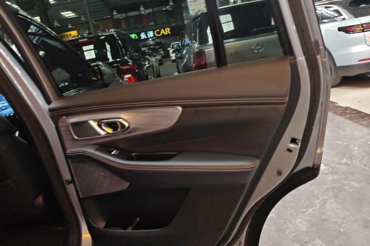 广汽传祺 传祺GS8 2022款 领航系列 2.0TGDI 四驱豪华智联版（六座）中控内饰7006