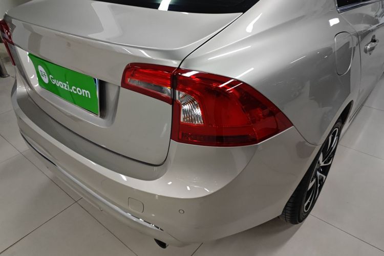 沃尔沃S60 2019款 S60L 改款 T5 智进进阶版车身外观9