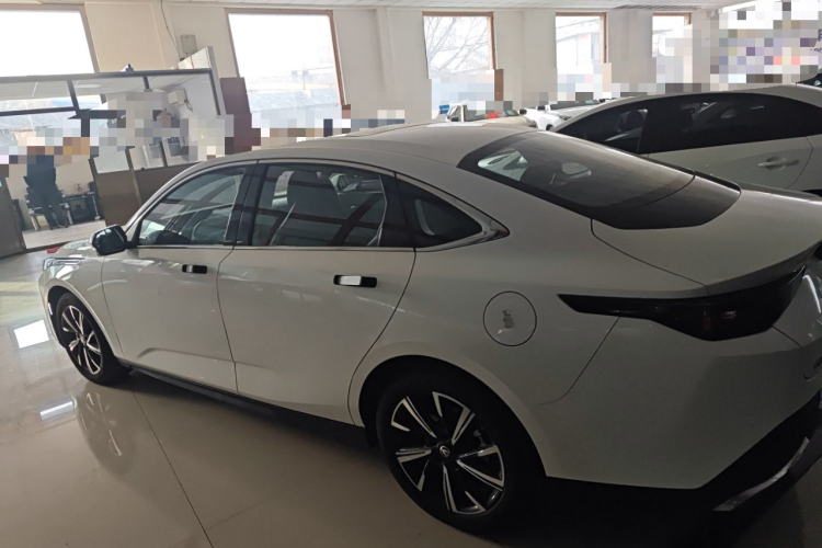 长安 逸动 2024款 1.5T GDI自动 旗舰型车身外观4