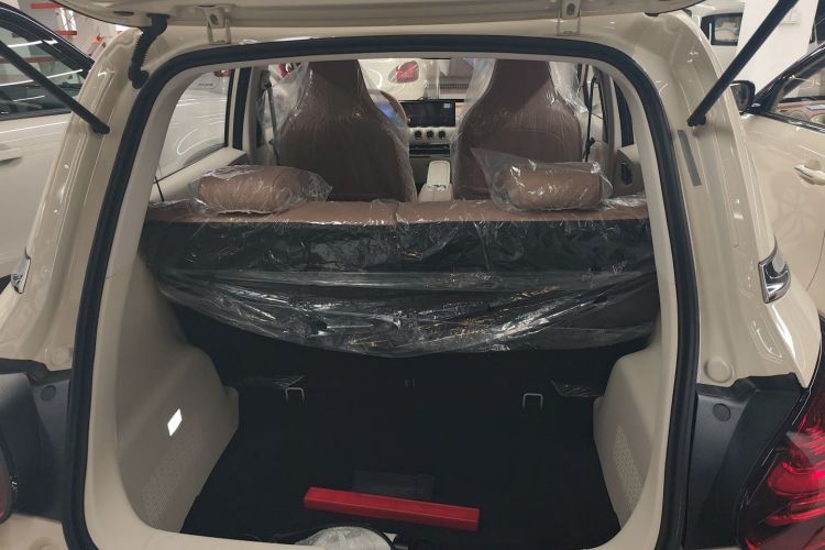 五菱汽车 五菱缤果 2025款 333km 灵犀互联款机舱底盘23