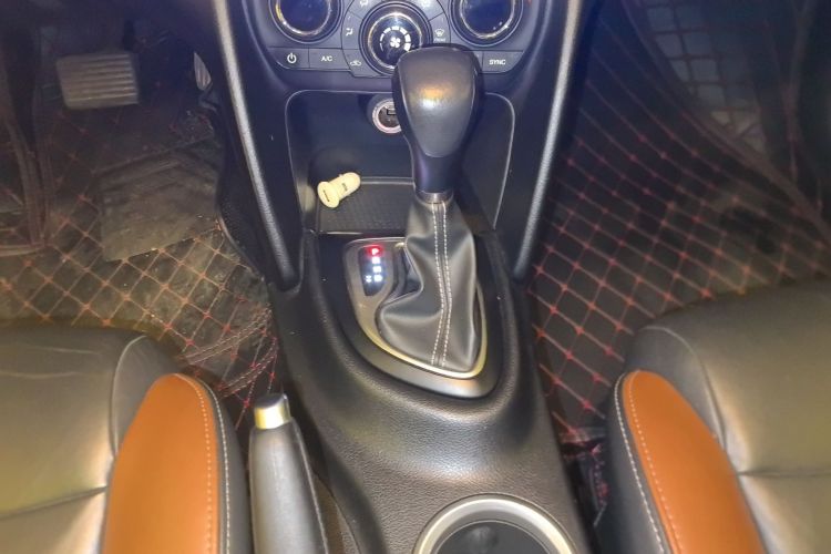 菲亚特 菲翔 2015款 1.4T 自动劲享版中控内饰18