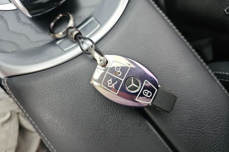 奔驰C级 2017款 改款 C 200 L 运动版中控内饰7001