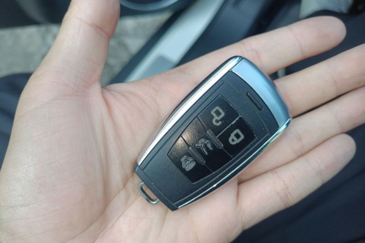 北汽新能源EX 2018款 EX360 新尚版中控内饰11