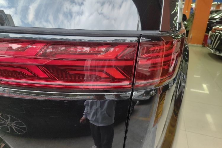 腾势D9 2024款 DM-i 980 四驱尊贵型车身外观9