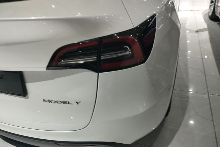 特斯拉 Model Y 2022款 后轮驱动版车身外观6006