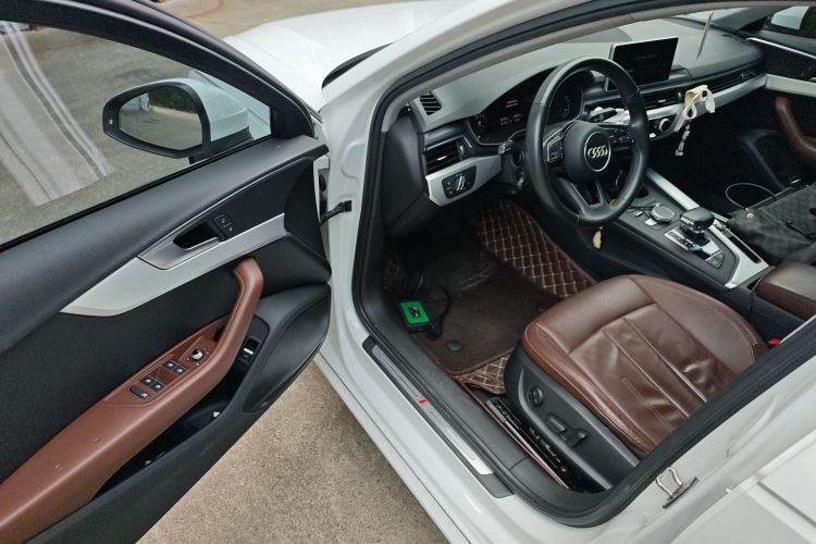 奥迪A4L 2018款 30周年年型 40 TFSI 时尚型中控内饰20