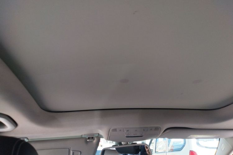 奔驰C级(进口) 2018款 C 200 旅行轿车局部细节22