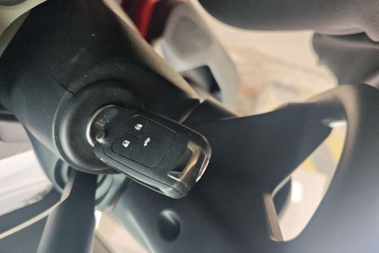 别克 英朗 2016款 15N 手动精英型中控内饰11