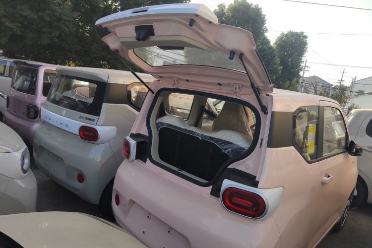 五菱汽车 宏光MINIEV 2024款 第三代 215km 青春版机舱底盘23