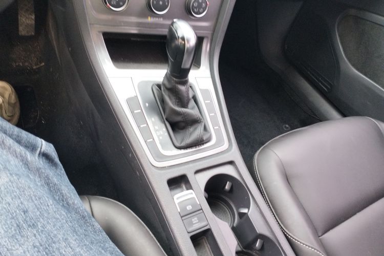 大众 高尔夫 2016款 1.6L 自动时尚型中控内饰18