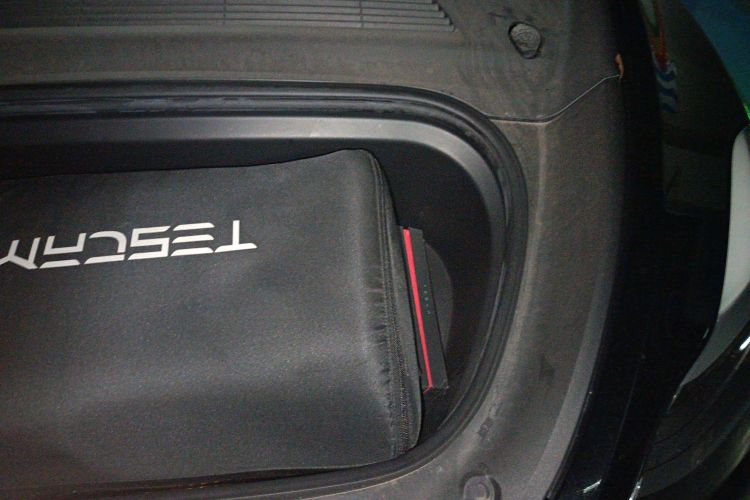 特斯拉 Model Y 2021款 标准续航后驱版局部细节9004