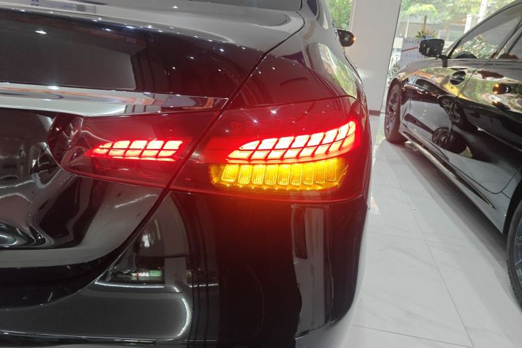 奔驰E级 2021款 改款 E 300 L 运动豪华型车身外观6006