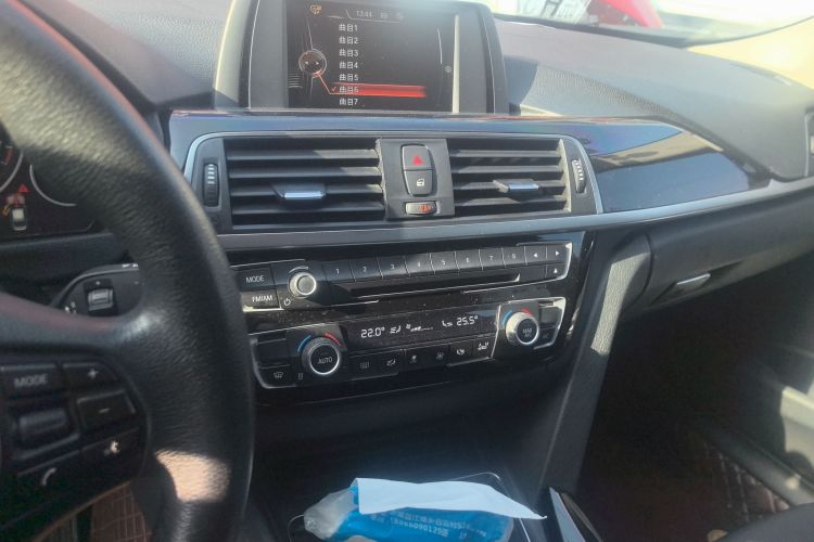 宝马3系 2017款 320Li 时尚型中控内饰16