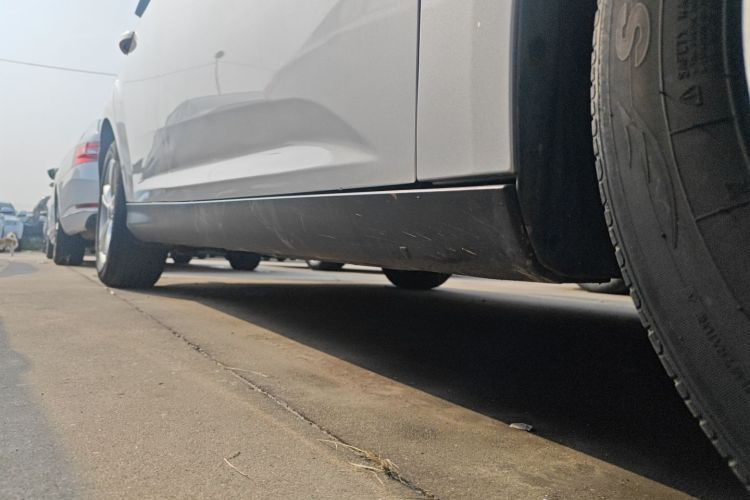 福特 福克斯 2012款 三厢 1.6L 自动风尚型局部细节9001