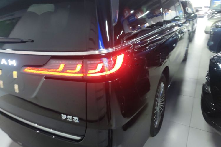 岚图汽车 岚图梦想家 2025款 PHEV 四驱卓越乾崑版车身外观9