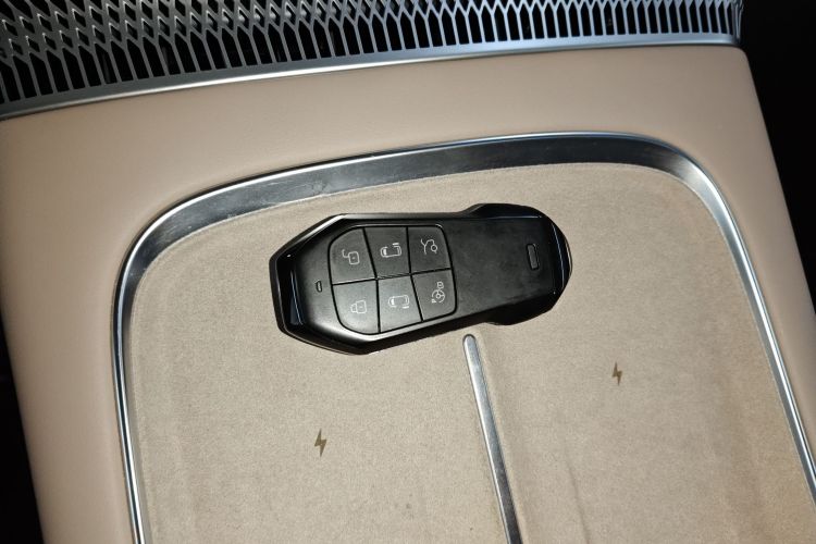 小鹏X9 2025款 740超长续航 Max中控内饰7001