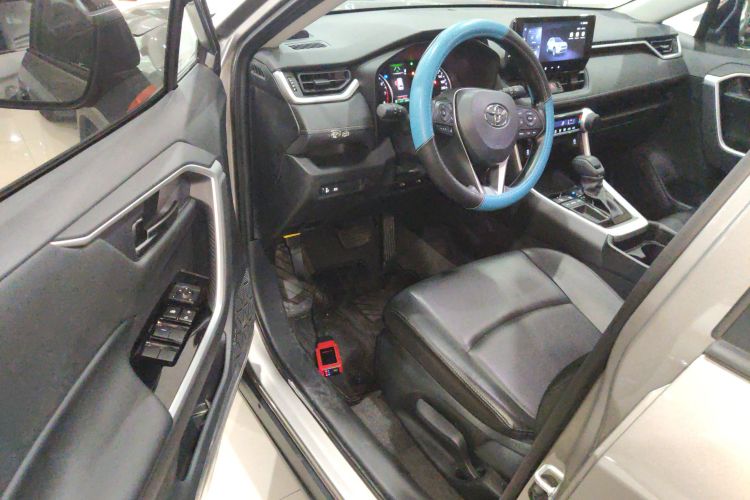 丰田 RAV4荣放 2024款 2.0L CVT两驱都市版中控内饰7003