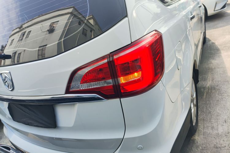 宝骏730 2016款 1.5L 手动豪华型 7座车身外观6001