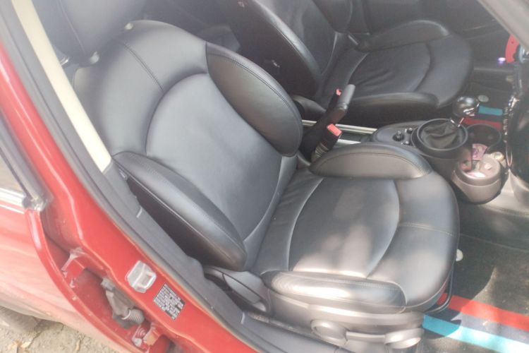 MINI Countryman 2016款 1.6T COOPER ALL4 Excitement装备控局部细节41