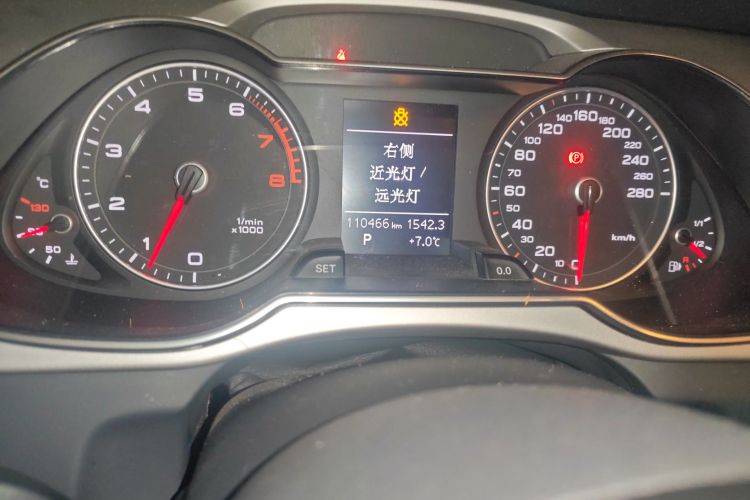 奥迪A4L 2015款 35 TFSI 自动标准型中控内饰15