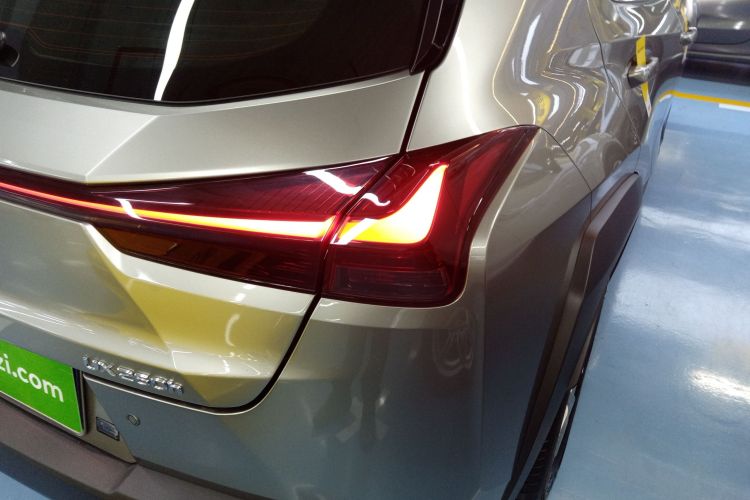 雷克萨斯UX 2022款 260h 探·趣版车身外观6006