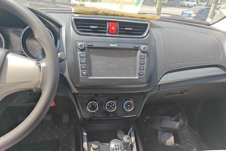 北汽幻速S3 2017款 1.5L 手动豪华型中控内饰16