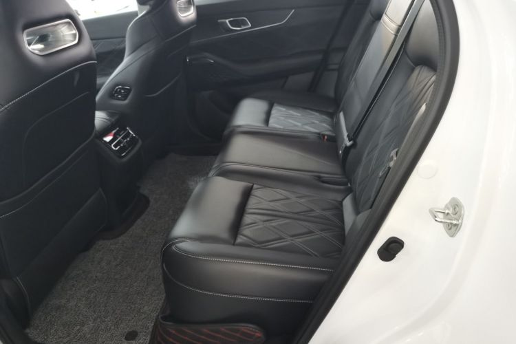 长安UNI-K 智电iDD 2024款 智电iDD 1.5T 135km智领型中控内饰7004