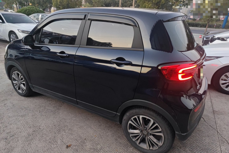 零跑汽车 零跑T03 2021款 400轻享版 三元锂车身外观4